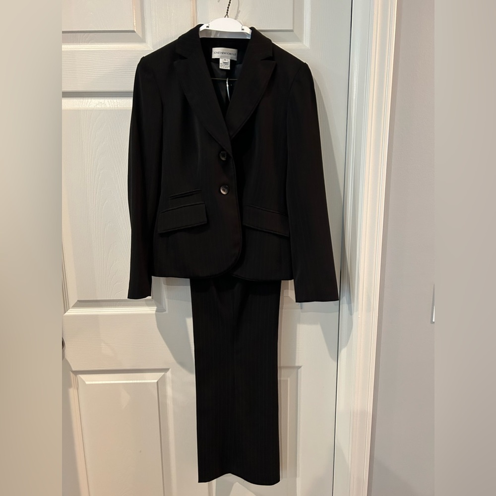 Jones of New York Two Piece Business Suit Blazer and Pants